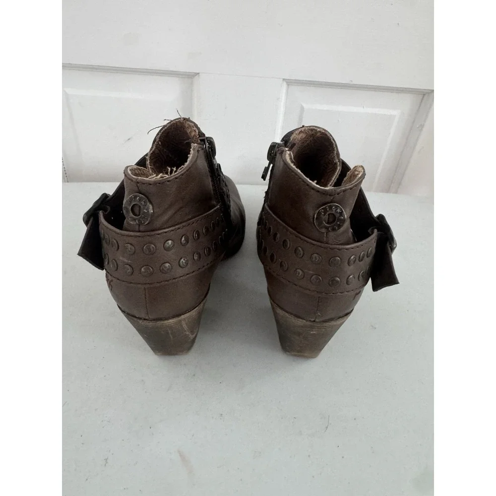 Blowfish Brown Studded Ankle‎ Booties Women's Sz 8.5 Chunky Heel Side Zip